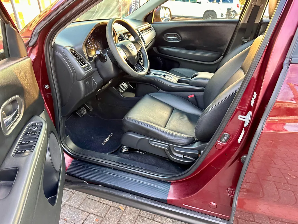 Honda HRv LX seminovo à venda na Venâncio Veículos em Goiânia