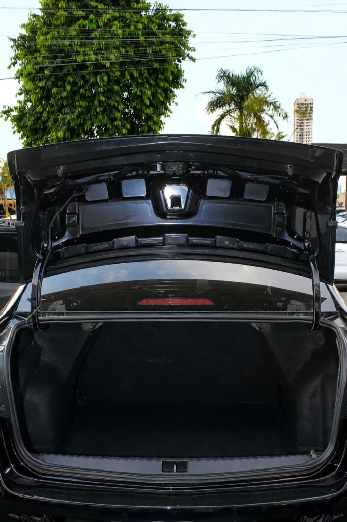 Chevrolet Cobalt ELI seminovo à venda na Venâncio Veículos em Goiânia