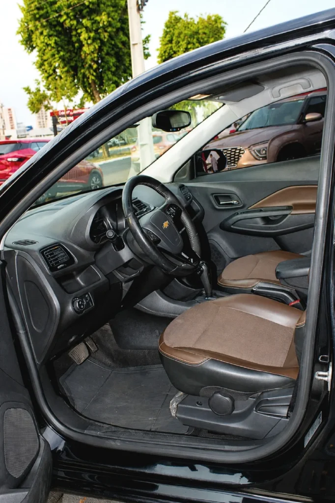 Chevrolet Cobalt ELI seminovo à venda na Venâncio Veículos em Goiânia