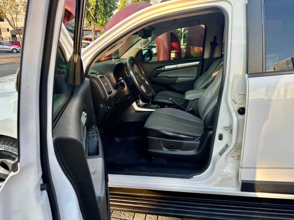 Chevrolet S10 LTZ FLEX LTZ seminovo à venda na Venâncio Veículos em Goiânia