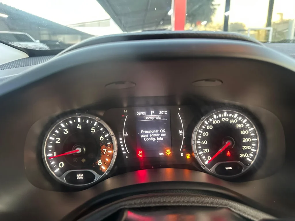 Jeep Renegade 1.3 Turbo seminovo à venda na Venâncio Veículos em Goiânia