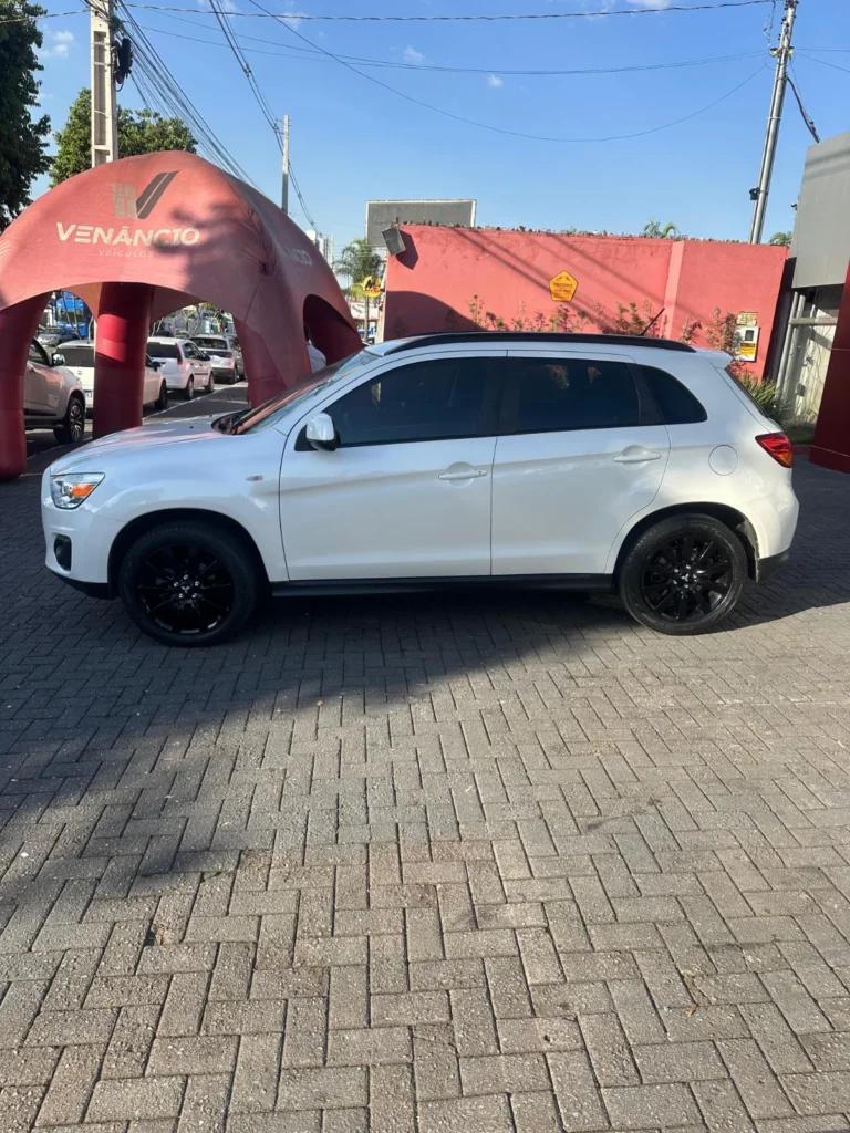 Mitsubishi ASX 2.0 CVT seminovo à venda na Venâncio Veículos em Goiânia