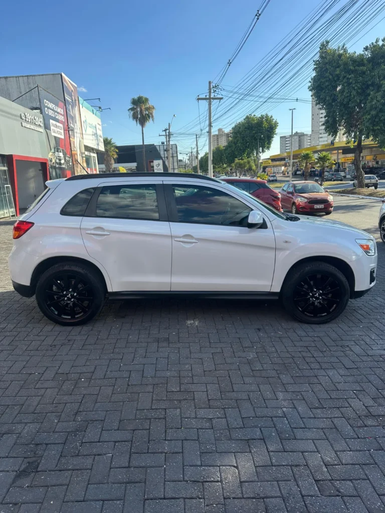 Mitsubishi ASX 2.0 CVT seminovo à venda na Venâncio Veículos em Goiânia