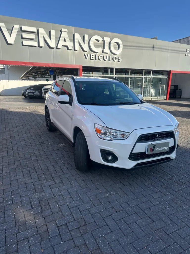 Mitsubishi ASX 2.0 CVT seminovo à venda na Venâncio Veículos em Goiânia