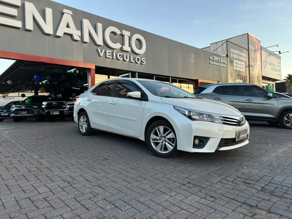 Toyota Corolla GLI 1.8 seminovo à venda na Venâncio Veículos em Goiânia