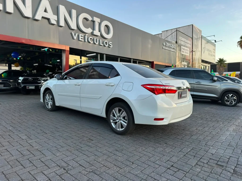 Toyota Corolla GLI 1.8 seminovo à venda na Venâncio Veículos em Goiânia