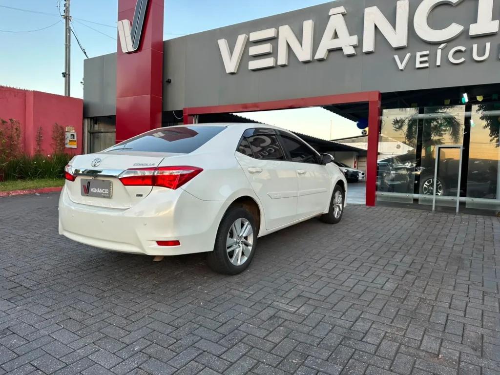 Toyota Corolla GLI 1.8 seminovo à venda na Venâncio Veículos em Goiânia