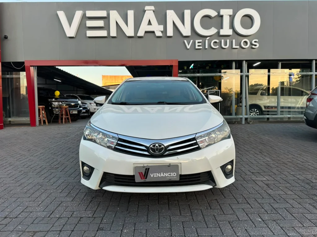 Toyota Corolla GLI 1.8 seminovo à venda na Venâncio Veículos em Goiânia