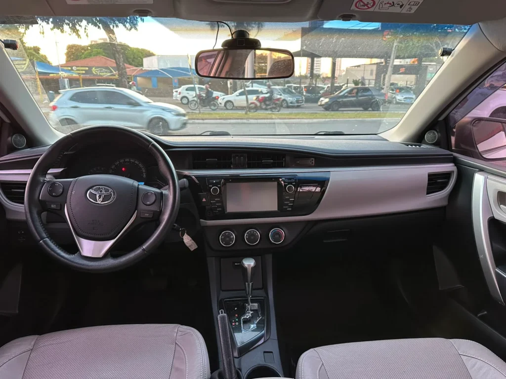 Toyota Corolla GLI 1.8 seminovo à venda na Venâncio Veículos em Goiânia