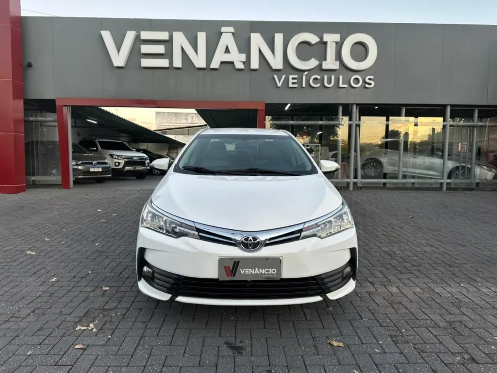 Toyota Corolla GLI 1.8 seminovo à venda na Venâncio Veículos em Goiânia