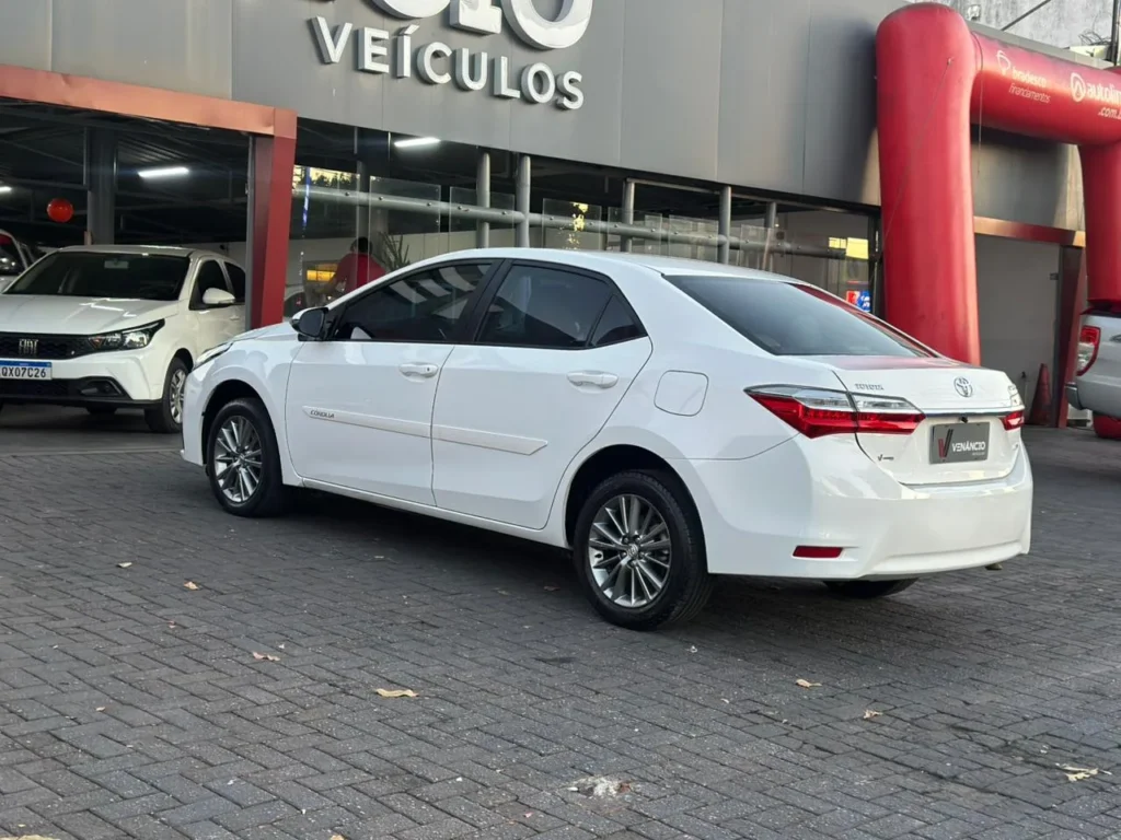Toyota Corolla GLI 1.8 seminovo à venda na Venâncio Veículos em Goiânia
