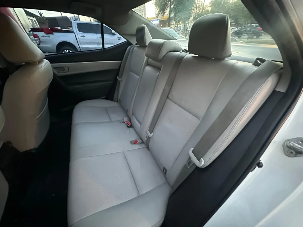 Toyota Corolla GLI 1.8 seminovo à venda na Venâncio Veículos em Goiânia