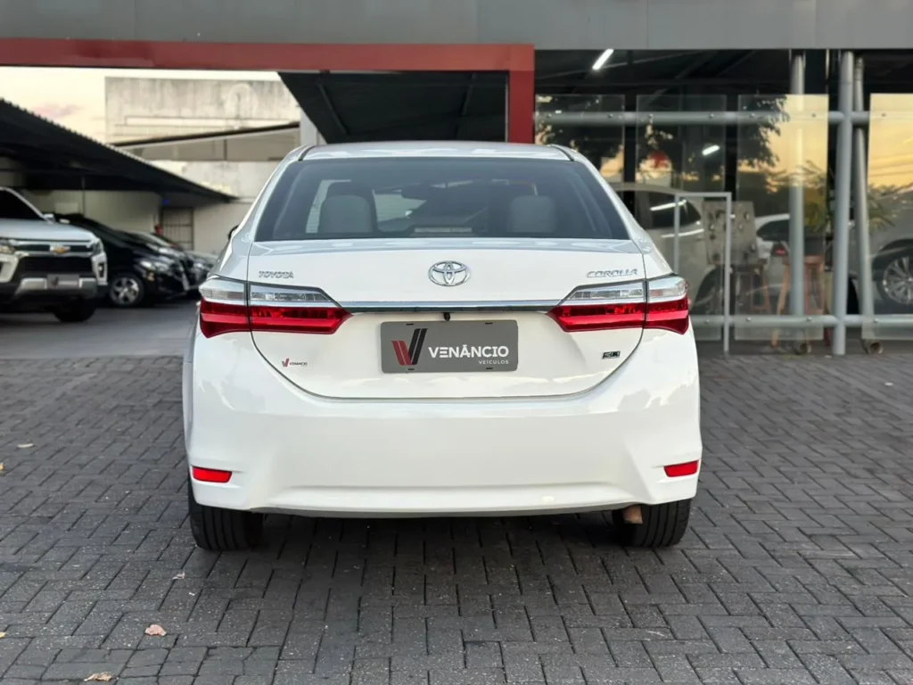 Toyota Corolla GLI 1.8 seminovo à venda na Venâncio Veículos em Goiânia