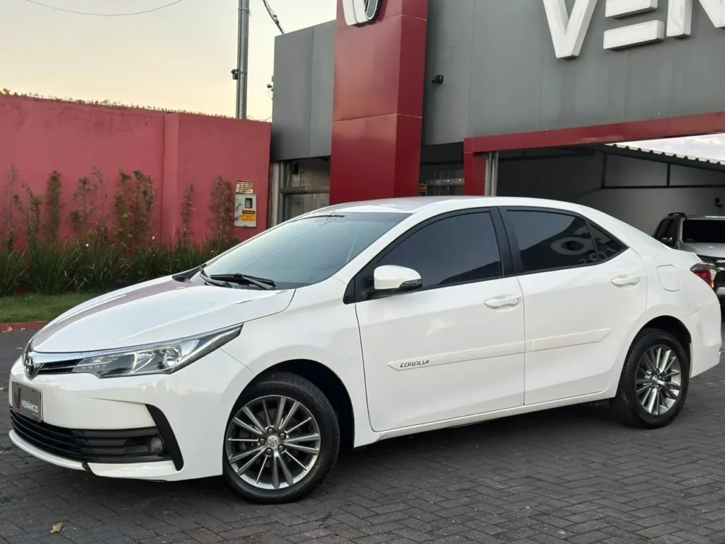 Toyota Corolla GLI 1.8 seminovo à venda na Venâncio Veículos em Goiânia