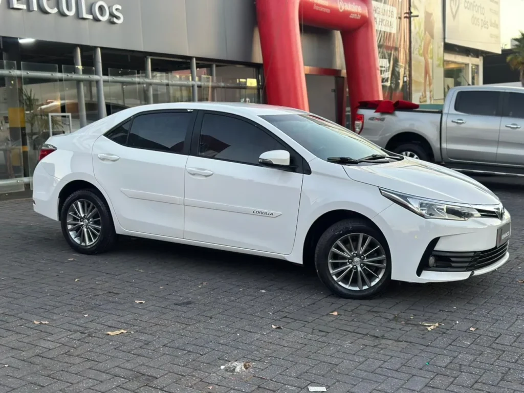 Toyota Corolla GLI 1.8 seminovo à venda na Venâncio Veículos em Goiânia