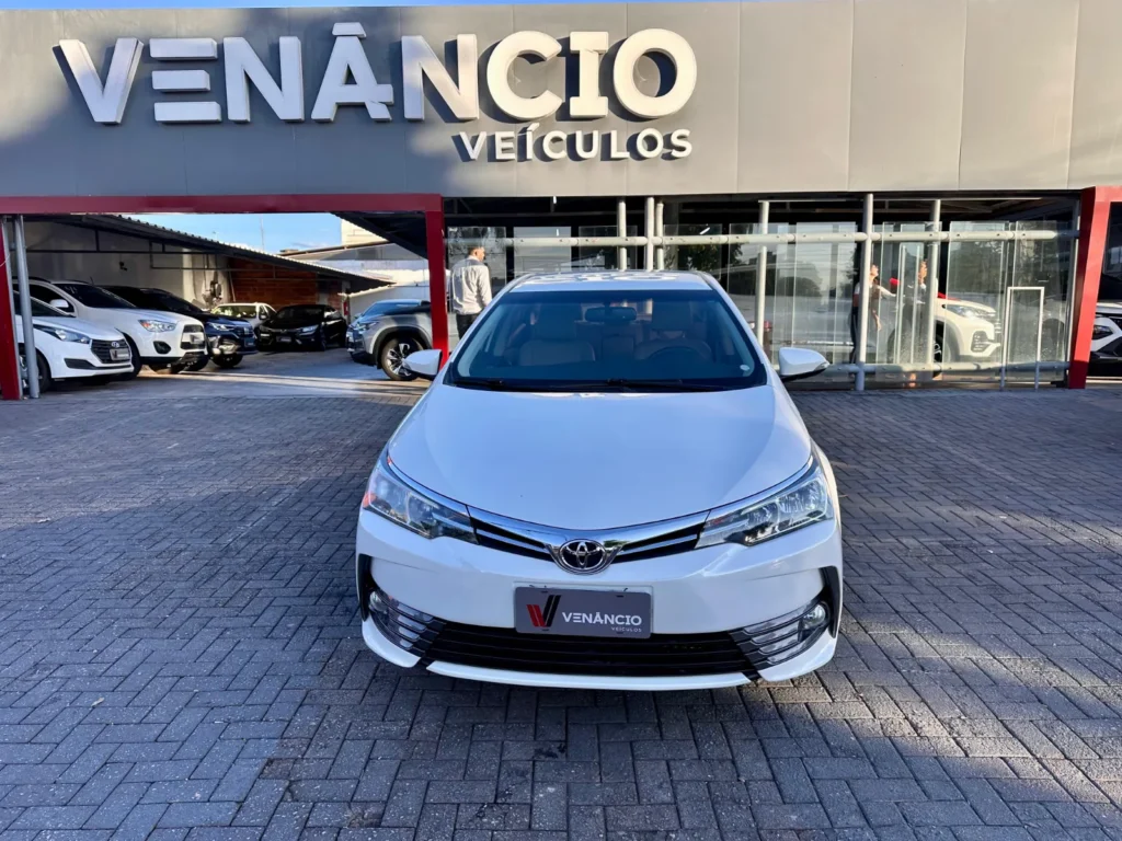 Toyota Corolla XEI 2.0 seminovo à venda na Venâncio Veículos em Goiânia