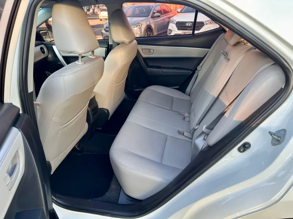 Toyota Corolla XEI 2.0 seminovo à venda na Venâncio Veículos em Goiânia