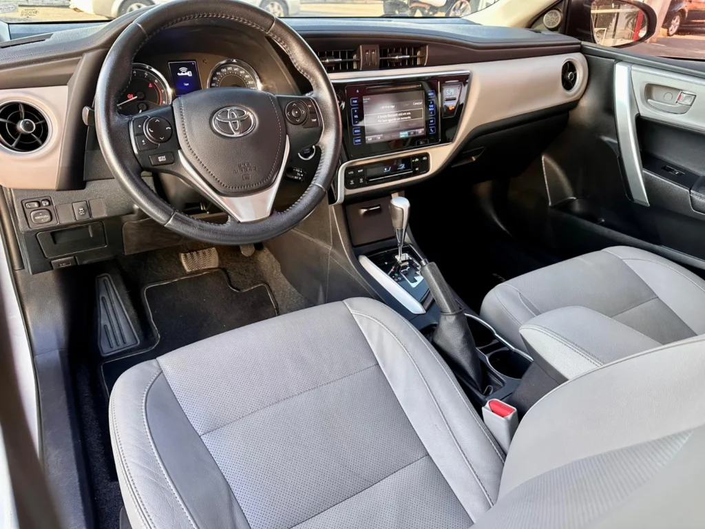 Toyota Corolla XEI 2.0 seminovo à venda na Venâncio Veículos em Goiânia