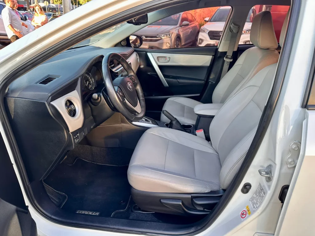 Toyota Corolla XEI 2.0 seminovo à venda na Venâncio Veículos em Goiânia