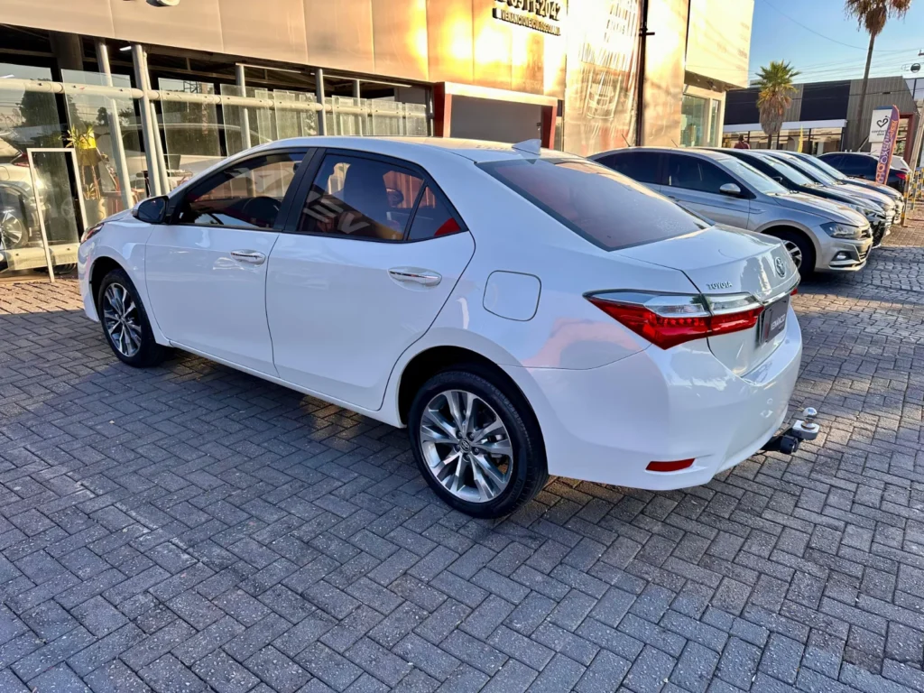 Toyota Corolla XEI 2.0 seminovo à venda na Venâncio Veículos em Goiânia
