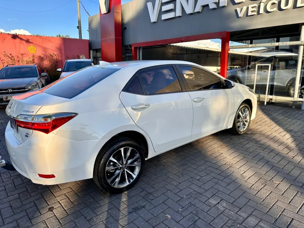 Toyota Corolla XEI 2.0 seminovo à venda na Venâncio Veículos em Goiânia