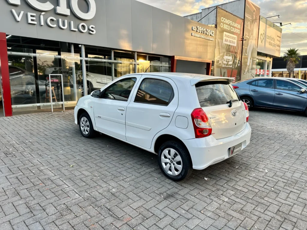 Toyota Etios MT 1.30 seminovo à venda na Venâncio Veículos em Goiânia