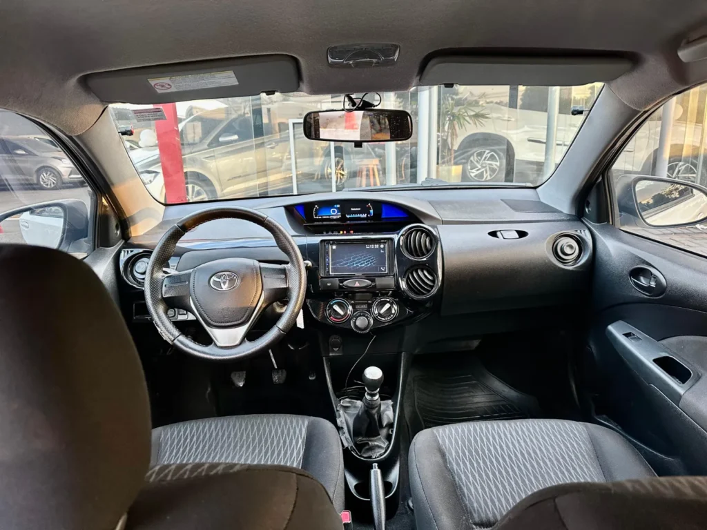 Toyota Etios MT 1.30 seminovo à venda na Venâncio Veículos em Goiânia