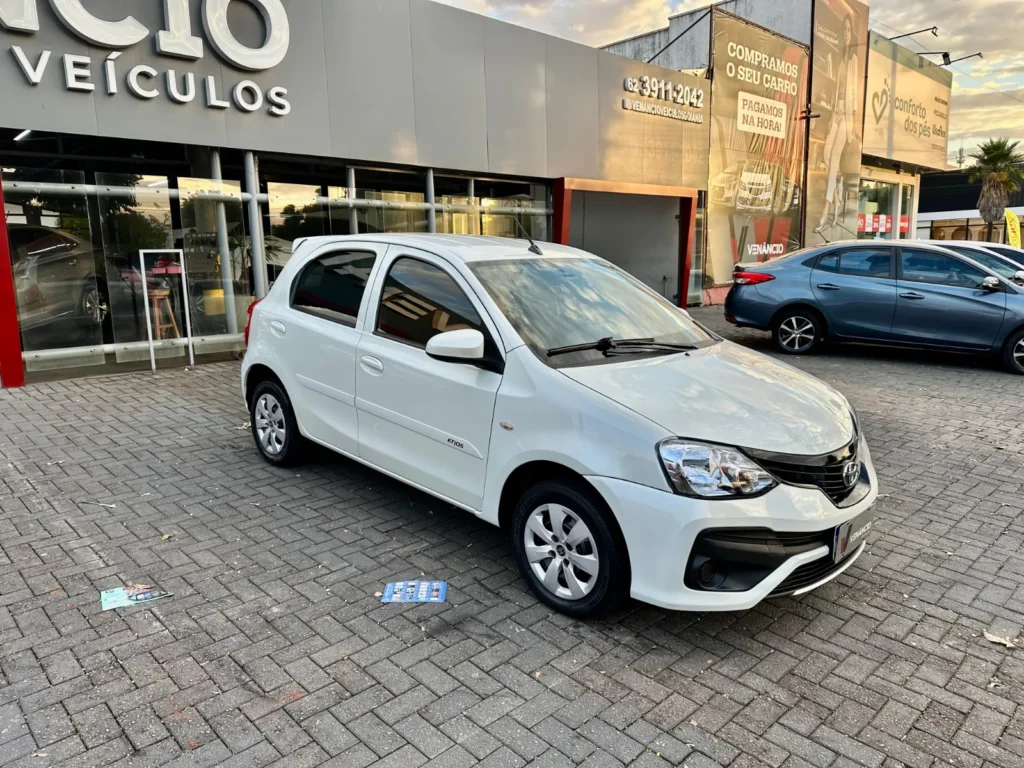 Toyota Etios MT 1.30 seminovo à venda na Venâncio Veículos em Goiânia