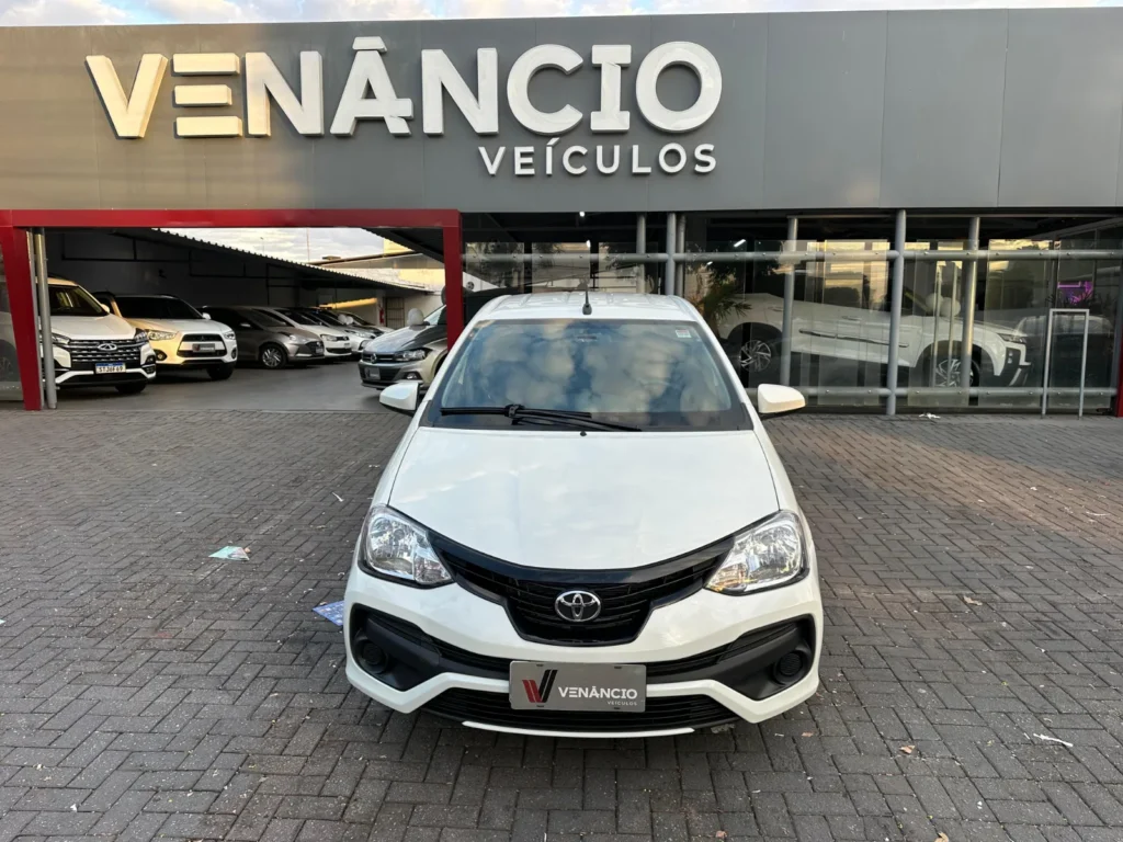 Toyota Etios MT 1.30 seminovo à venda na Venâncio Veículos em Goiânia