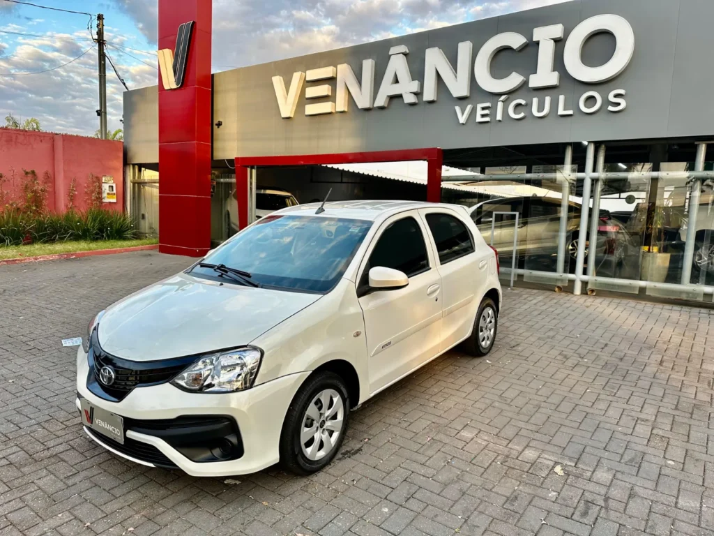 Toyota Etios MT 1.30 seminovo à venda na Venâncio Veículos em Goiânia
