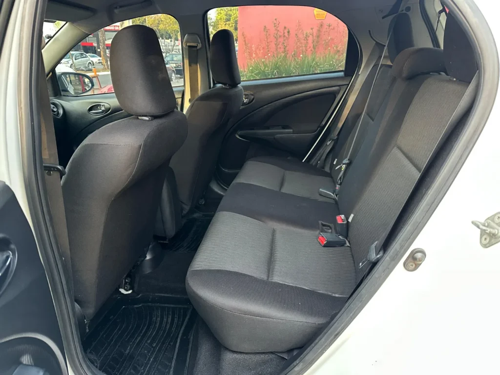 Toyota Etios MT 1.30 seminovo à venda na Venâncio Veículos em Goiânia