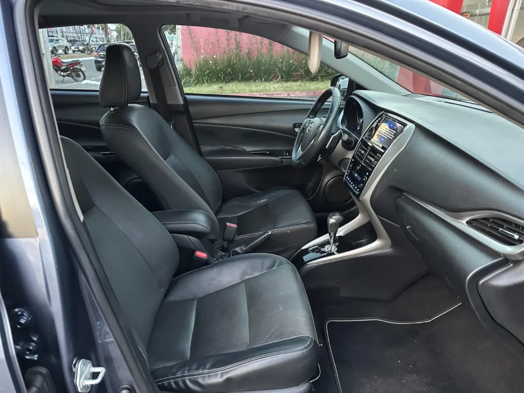 Toyota Yaris SA XLS seminovo à venda na Venâncio Veículos em Goiânia