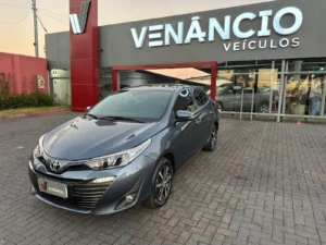 Yaris SA XLS usado à venda na Venâncio Veículos em Goiânia