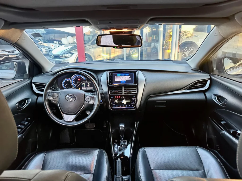 Toyota Yaris XLS seminovo à venda na Venâncio Veículos em Goiânia