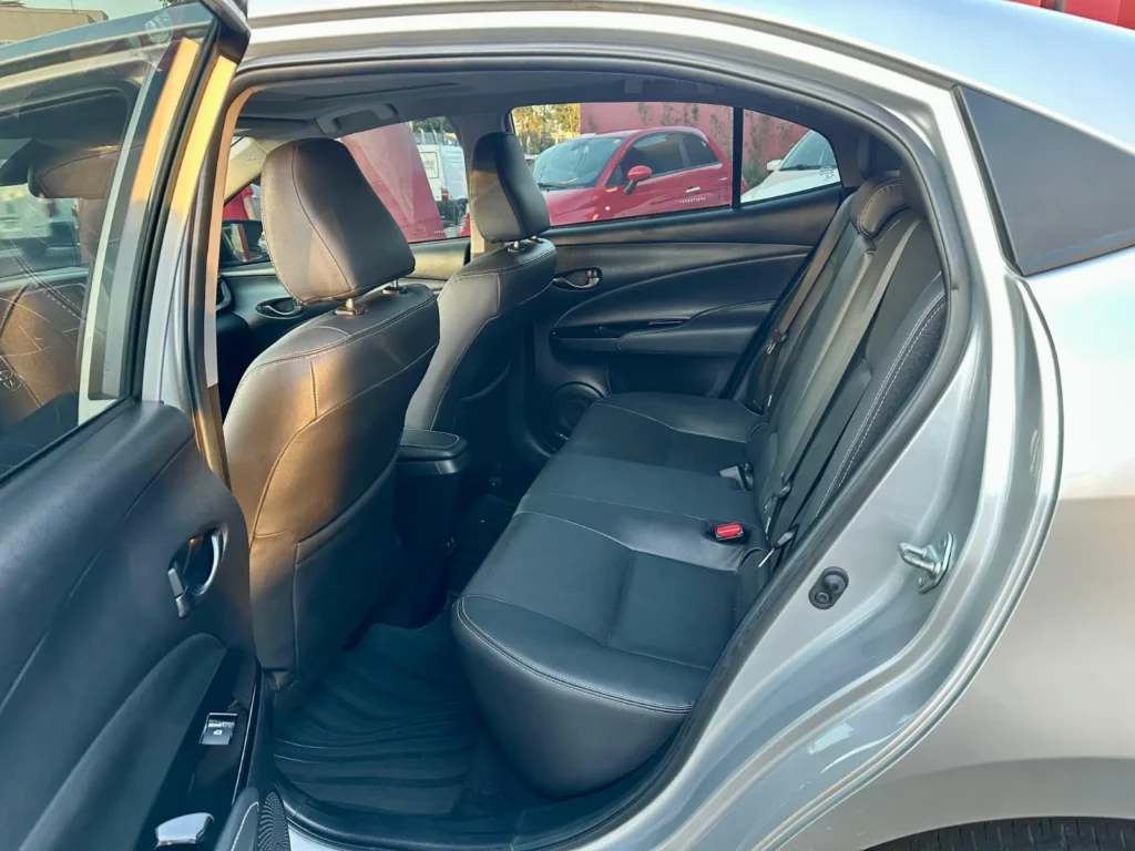 Toyota Yaris XLS seminovo à venda na Venâncio Veículos em Goiânia