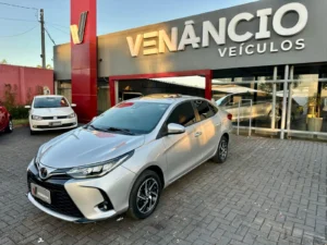 Yaris XLS usado à venda na Venâncio Veículos em Goiânia