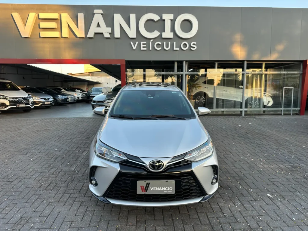 Toyota Yaris XLS seminovo à venda na Venâncio Veículos em Goiânia