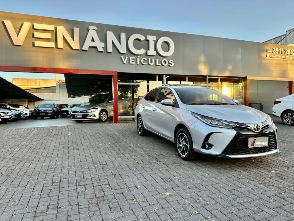Toyota Yaris XLS seminovo à venda na Venâncio Veículos em Goiânia