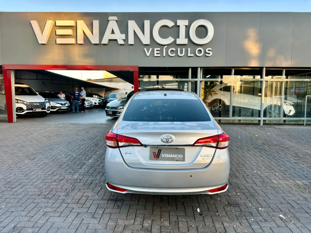 Toyota Yaris XLS seminovo à venda na Venâncio Veículos em Goiânia