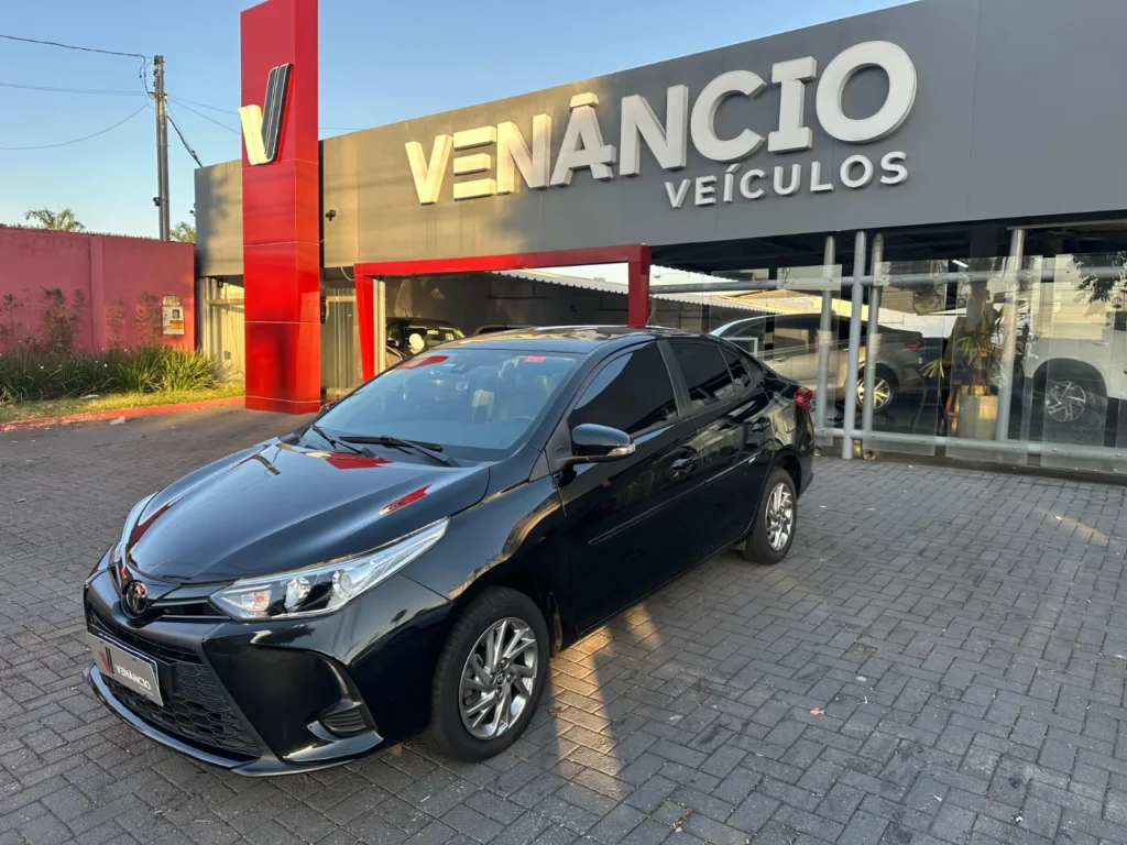 Toyota Yaris XS seminovo à venda na Venâncio Veículos em Goiânia