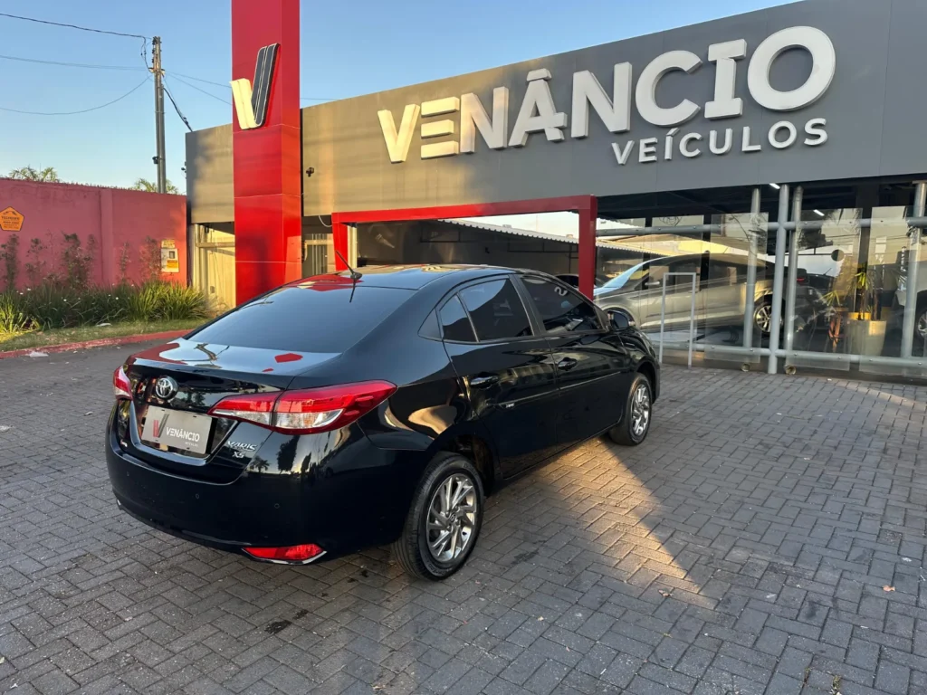 Toyota Yaris XS seminovo à venda na Venâncio Veículos em Goiânia