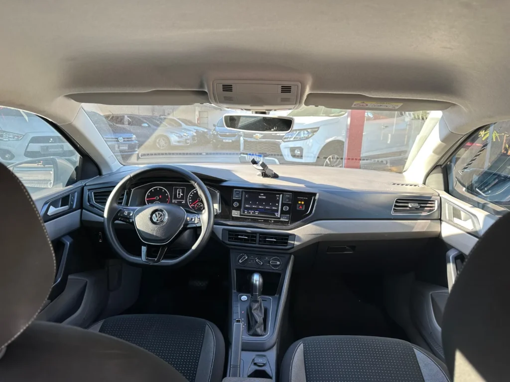 Volkswagen Virtus CL AD seminovo à venda na Venâncio Veículos em Goiânia
