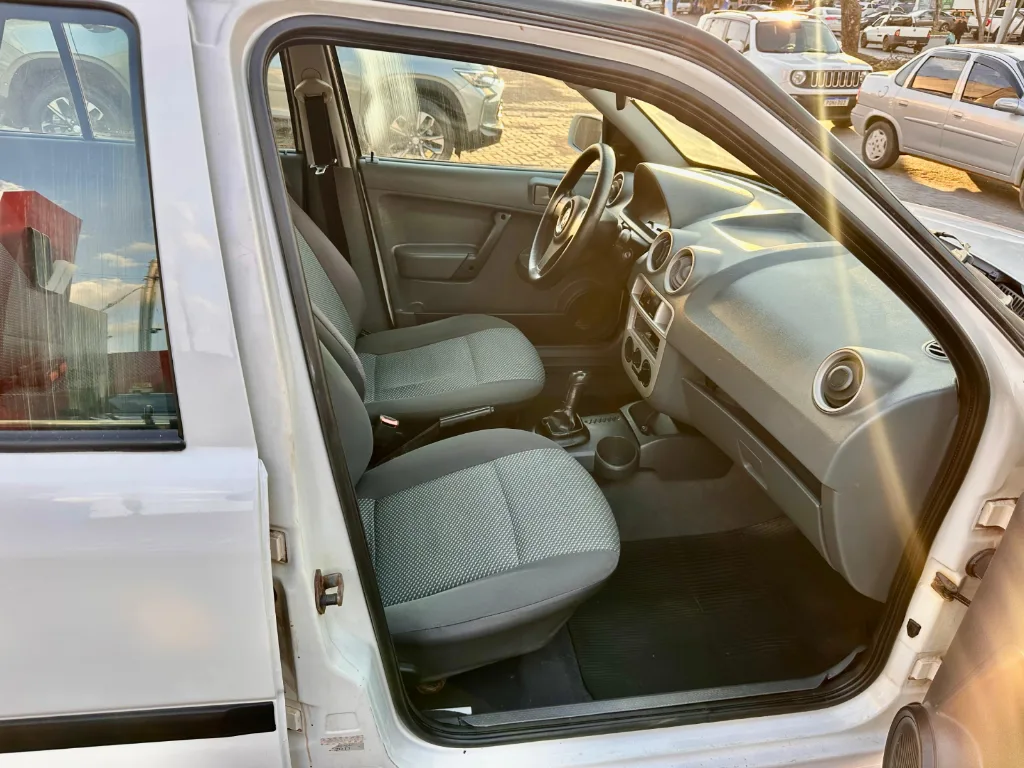 Volkswagen Gol G4 seminovo à venda na Venâncio Veículos em Goiânia