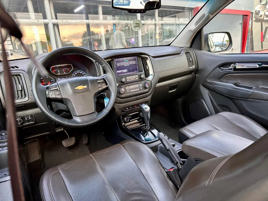 Chevrolet S10 HC seminovo à venda na Venâncio Veículos em Goiânia