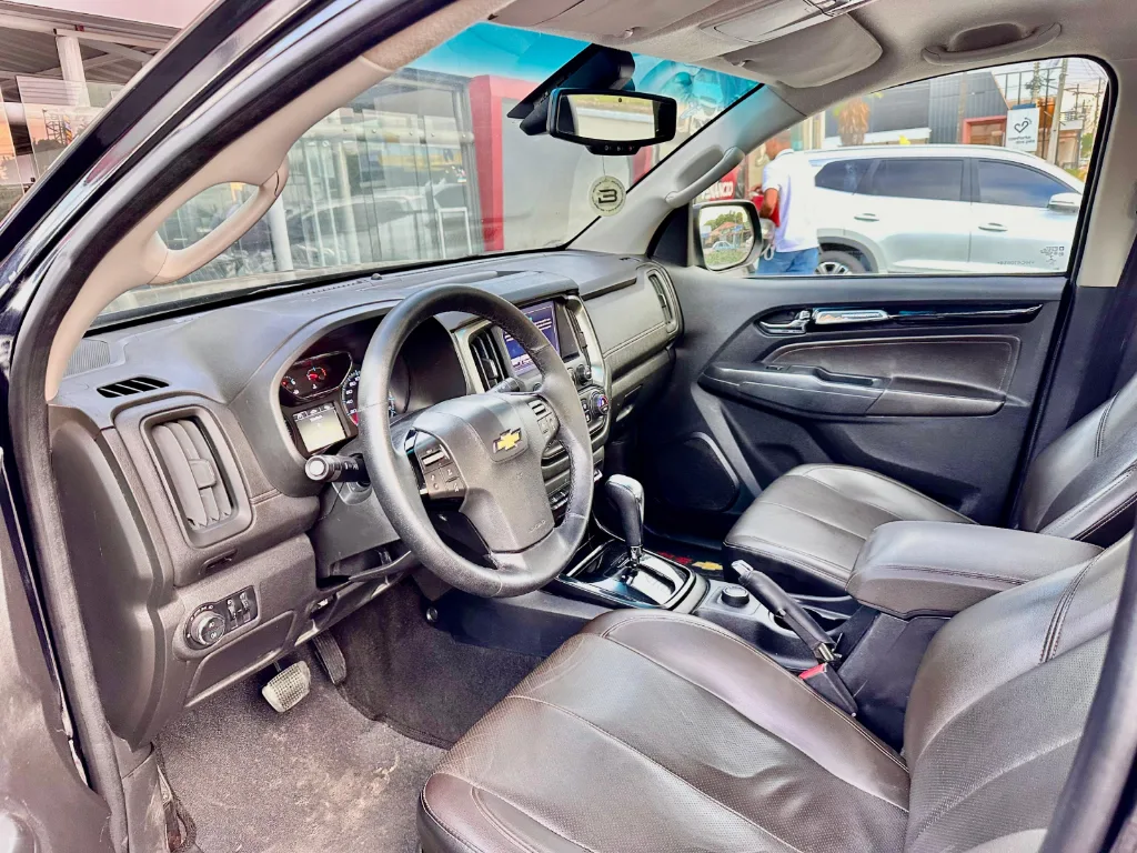 Chevrolet S10 HC seminovo à venda na Venâncio Veículos em Goiânia